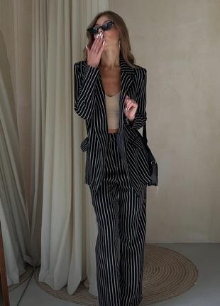 Стильний жіночий костюм у смужку у стилі zara