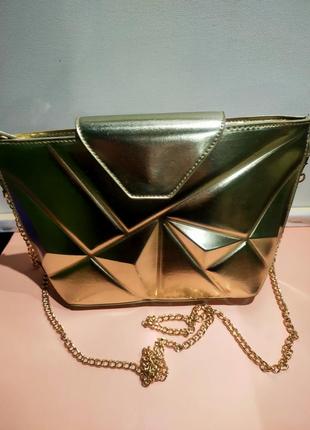 Золотая сумка катч с объемной текстурой2 фото