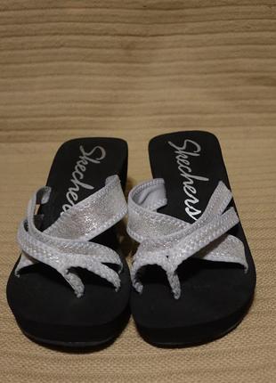 Оригинальные серебристые текстильные шлепанцы на высокой танкетке skechers сша 40 р.