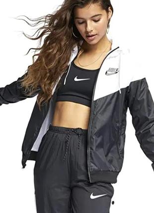 Вітровка жіноча nike sportswear windrunner оригінал