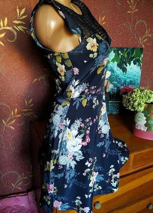 🔥распродаж🔥 синее короткое платье с цветочным принтом и кружевом от oasis5 фото