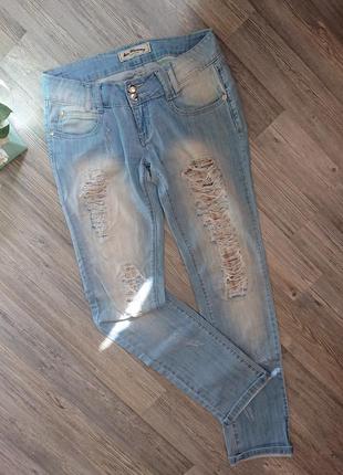 Женские джинсы с потертостями рваные размер 44/46