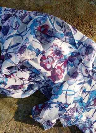 Изысканный шарфик с рисунком синих цветов3 фото