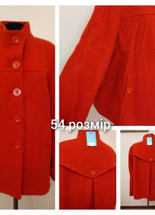 Пальто весеннее для женщин 54 размер, новое пог 60 см, длина 68 см