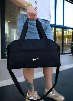 Небольшая спортивная черная сумка nike. сумка для тренировок, фитнес сумка3 фото