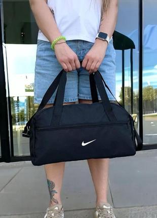Небольшая спортивная черная сумка nike. сумка для тренировок, фитнес сумка5 фото