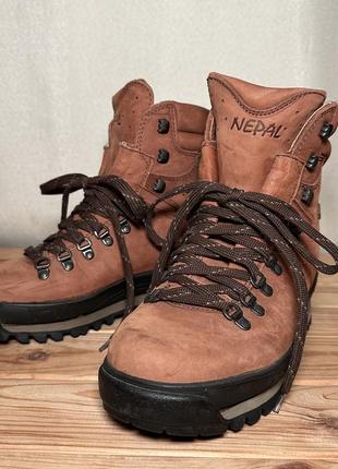 Треккинговые ботинки унисекс alpina nepal gtx sympatex vibram 40р, нубук.