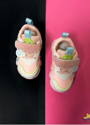 Детские кроссовки для девочек с подсветкой2 фото