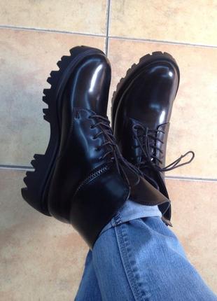 Осенние черные ботинки на шнурках2 фото