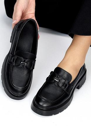 Женские кожаные черные лоферы на каблуке весенне осенние туфли натуральная кожа весна осень
