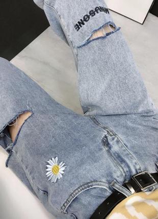 Круті джинси мом з вишивкою3 фото