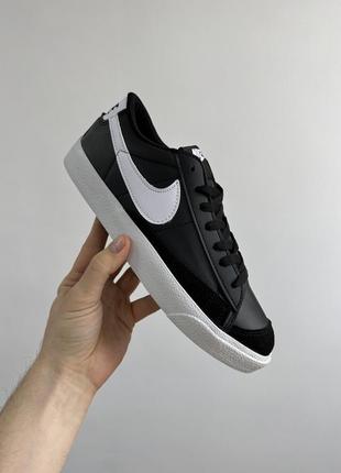 Оберіть стильні кросівки nike blazer low black/white