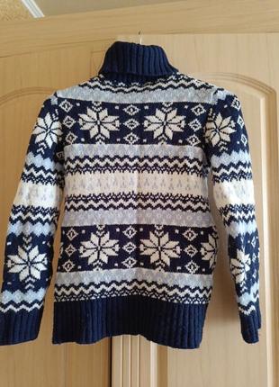 Теплый свитер с орнаментом1 фото