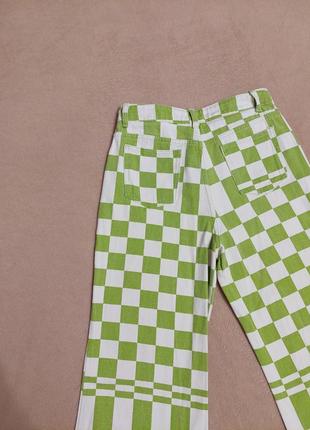 Трендовые джинсы широкие джинсовые штаны в клеточку y2k на высокой посадке палаццо яркие белый зеленый4 фото