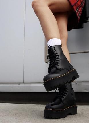 Оберіть стильні черевики dr.martens jadon black