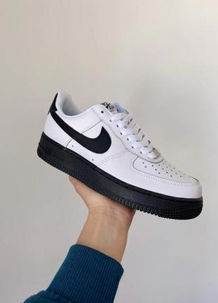 Оберіть стильні кросівки nike air force 1 low white/black