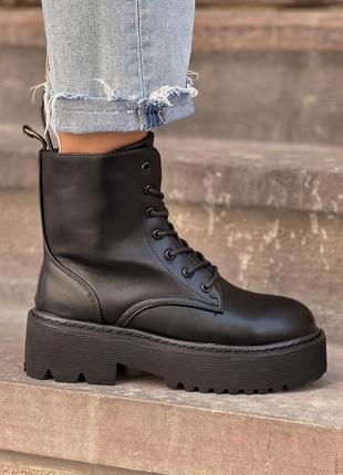 Оберіть стильні черевики leather black fur