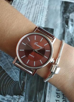 Часы наручные женские коричневые на силиконовом ремешке годинник3 фото