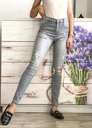 Сірі джинси скіні з необробленим краєм2 фото