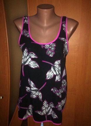 Красивая черная майка в цветочки