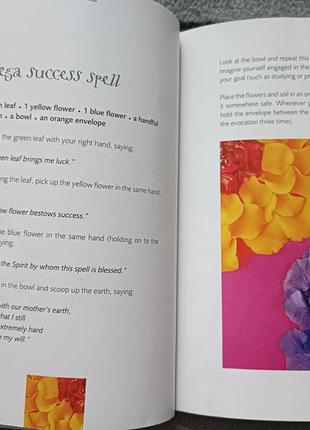 Книга на англійській. заклинання для юних відьом. marina baker.
spells for teenage witches8 фото