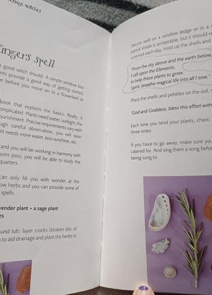 Книга на англійській. заклинання для юних відьом. marina baker.
spells for teenage witches10 фото