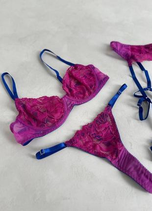 Яскравий фіолетовий комплект жіночої білизни з якісного мережива бюст трусики з регуляторами пояс та гартери8 фото