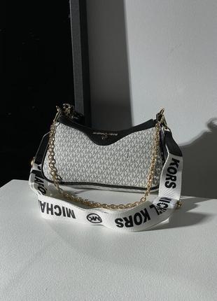 Женская сумка michael kors  в стильном дизайне бренда корс на текстильным ремешке, в верно-белом цвете универсальная модель кросс боди багет9 фото