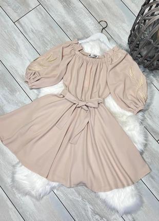 Платье с вышивкой