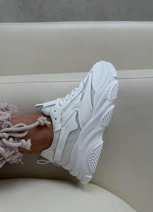 Базовые белые женские кроссовки в лаконичном дизайне сетка + эко кожа весенний летний вариант4 фото