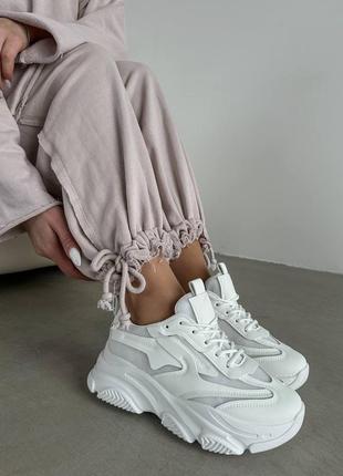 Базовые белые женские кроссовки в лаконичном дизайне сетка + эко кожа весенний летний вариант7 фото