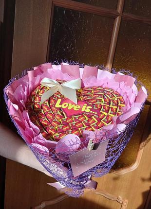 Букет с love is...