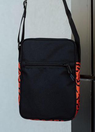 Яскрава чорно-помаранчева сумка через плече staff lines2 фото