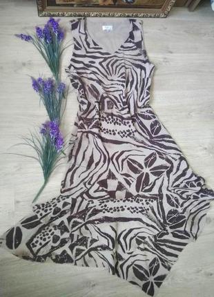 Летнее бежево-коричневое платье миди klass с ассиметричными воланами/абстрактный принт/xxl2 фото