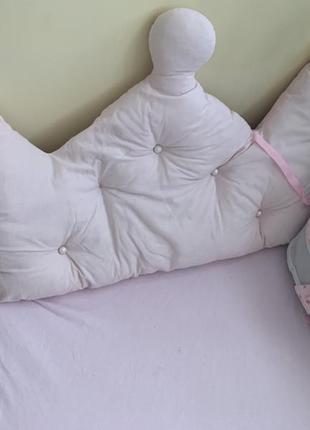 Комплект подушечек бортиков в детскую кроватку для девочки зверята зверушки постель6 фото