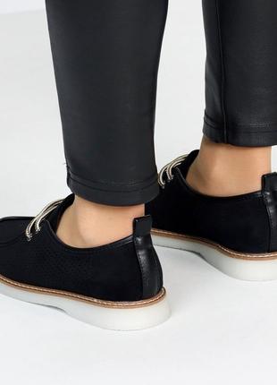 Легкие повседневные черные туфли с перфорацией на весну низкий ход доступная цена4 фото