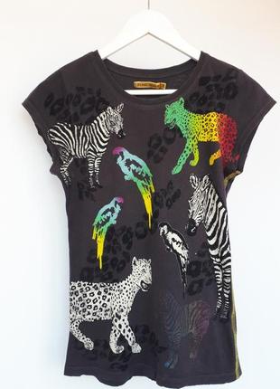 Коричневая футболка с изображениями животных зебра ягуар попугай