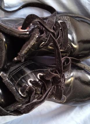 Черные лаковые ботиночки демисезонные