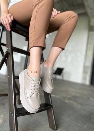 Весенние бежевые кроссовки 2024 кеды весенняя обувь натуральная кожа на высокой подошве1 фото