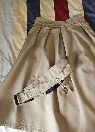 Пышная бежевая юбка миди diore в складку с защипами10 фото