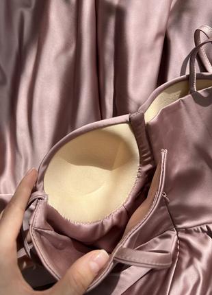 Вечернее атласное платье в идеальном состоянии