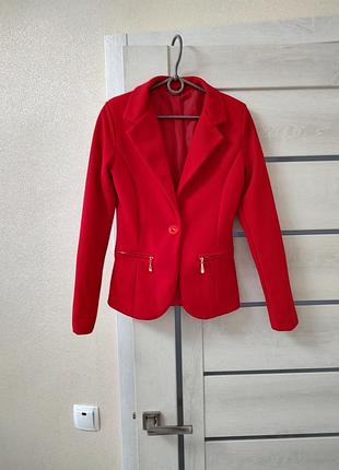 Красный пиджак