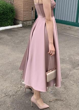 Вечернее атласное платье в идеальном состоянии