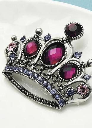 Стильна вінтажна брошка корона
