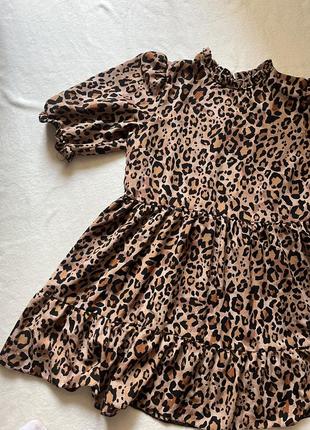 Платье с леопардовым принтом свободного кроя1 фото