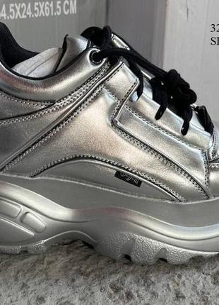 Масивні кросівки на високій підошві сріблястого кольору по устілці 25 см1 фото