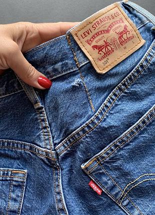Оригинальные голубые шорты levis 8