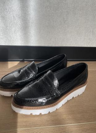 Продам кожаные лоферы carlo pazolini