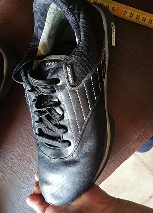 Шкіряні кросівки reebok easy tone 39