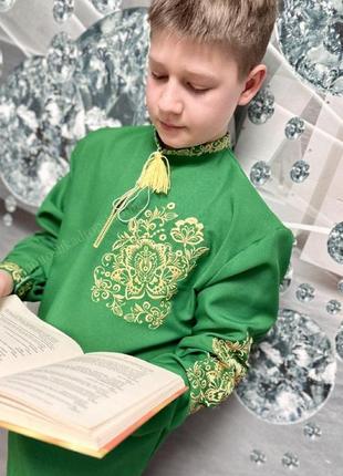 Вышиванка на мальчика "зелено-золотые завитки"2 фото